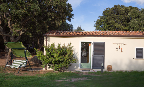 Agriturimo-Li-Pireddi-esterno-alloggio-Asfodelo