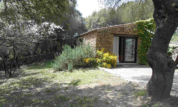 Agriturismo-Li-Pireddi-Sardegna-esterno-alloggio-Vermentino