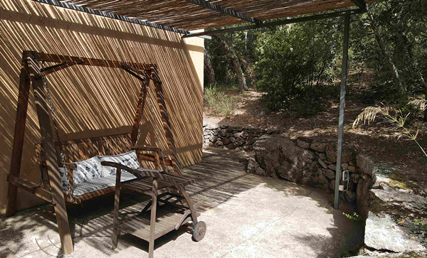 Li-Pireddi-veranda-alloggio-Angelo